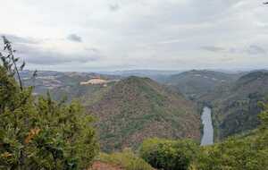 Panorama en chemin sur la vallée du Tarn