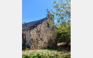 Vieille maison au bord du chemin